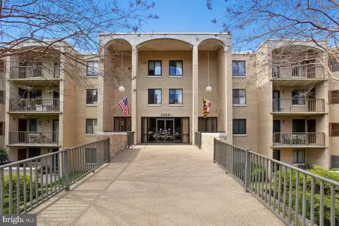 7425 Democracy Blvd #8, Bethesda, MD 20817