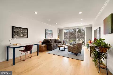 4977 Battery Ln #1-208, Bethesda, MD 20814