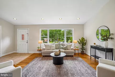 Living - 827 Caddington Ave, Silver Spring, MD 20901 photo 3 of 8