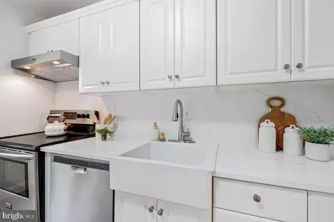 Kitchen - 827 Caddington Ave, Silver Spring, MD 20901 photo 3 of 4