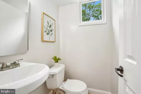 Bath - 827 Caddington Ave, Silver Spring, MD 20901 photo 4 of 4