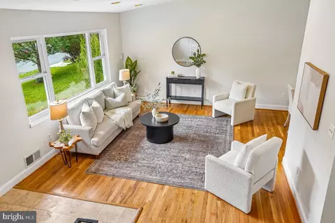 Living - 827 Caddington Ave, Silver Spring, MD 20901 photo 5 of 8