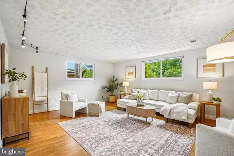 Living - 827 Caddington Ave, Silver Spring, MD 20901 photo 6 of 8