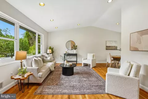 Living - 827 Caddington Ave, Silver Spring, MD 20901 photo 1 of 8