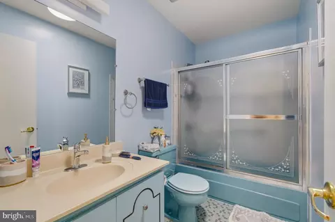 Bath - 1609 Winding Waye Ln, Silver Spring, MD 20902 photo 2 of 4