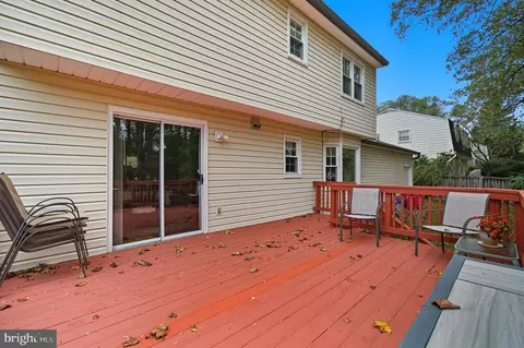 Exterior - 1609 Winding Waye Ln, Silver Spring, MD 20902 photo 6 of 12