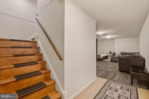 Entry Way - 1609 Winding Waye Ln, Silver Spring, MD 20902 photo 7 of 8