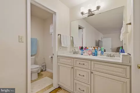 Bath - 1609 Winding Waye Ln, Silver Spring, MD 20902 photo 3 of 4