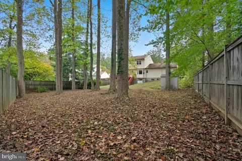 Exterior - 1609 Winding Waye Ln, Silver Spring, MD 20902 photo 11 of 12