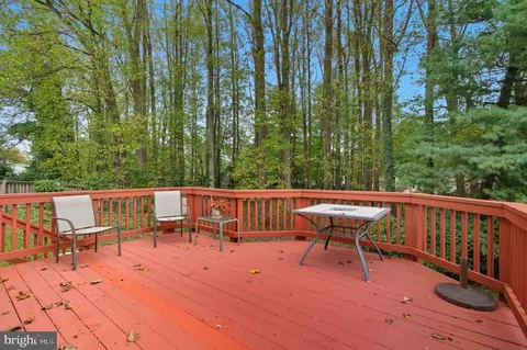 Exterior - 1609 Winding Waye Ln, Silver Spring, MD 20902 photo 7 of 12
