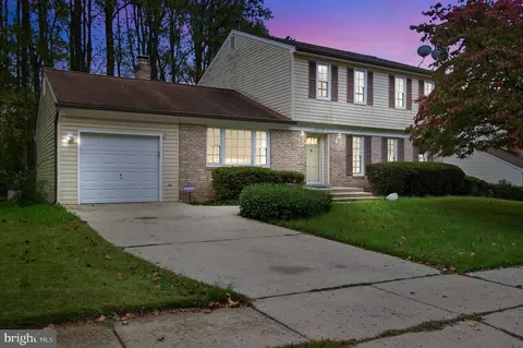 Exterior - 1609 Winding Waye Ln, Silver Spring, MD 20902 photo 2 of 12