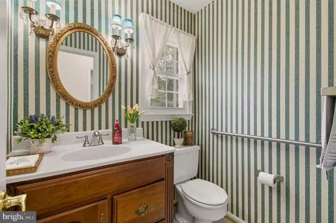 Bath - 1609 Winding Waye Ln, Silver Spring, MD 20902 photo 1 of 4