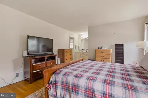Bedroom - 1609 Winding Waye Ln, Silver Spring, MD 20902 photo 6 of 12