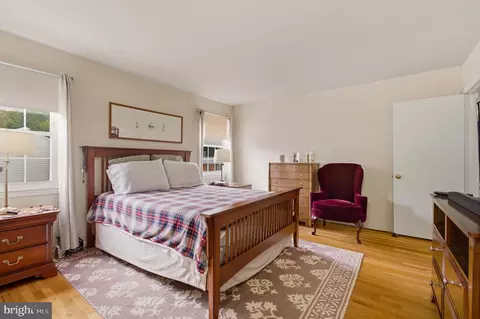 Bedroom - 1609 Winding Waye Ln, Silver Spring, MD 20902 photo 8 of 12