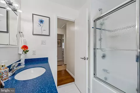 Bath - 11715 Stonington Pl, Silver Spring, MD 20902 photo 5 of 7