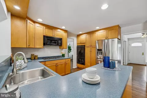 Kitchen - 11715 Stonington Pl, Silver Spring, MD 20902 photo 3 of 7