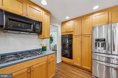 Kitchen - 11715 Stonington Pl, Silver Spring, MD 20902 photo 4 of 7