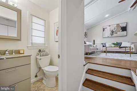 Entry Way - 11715 Stonington Pl, Silver Spring, MD 20902 photo 5 of 10