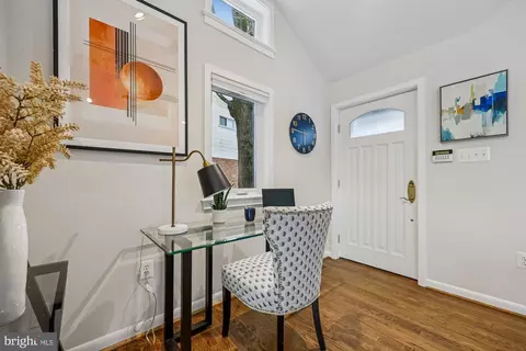 Entry Way - 11715 Stonington Pl, Silver Spring, MD 20902 photo 6 of 10