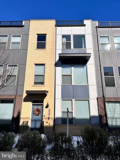 5040 Oakmoore Dr, Rockville, MD 20852