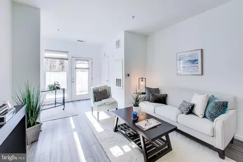 8045 Newell St #121, Silver Spring, MD 20910