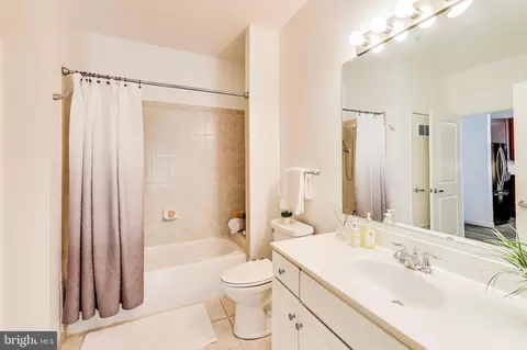 Bath - 8045 Newell St #121, Silver Spring, MD 20910 photo 1 of 2