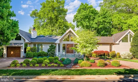 4015 Laird Pl, Chevy Chase, MD 20815