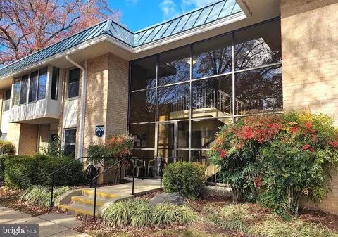 3630 Gleneagles Dr #8-1D, Silver Spring, MD 20906