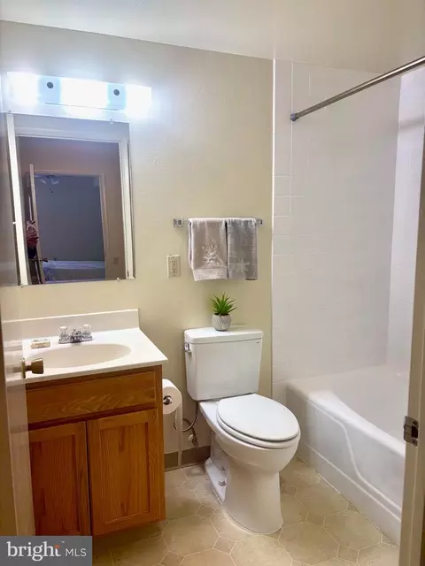 Bath - 3630 Gleneagles Dr #8-1D, Silver Spring, MD 20906 photo 1 of 1
