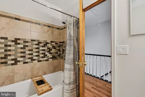 Bath - 10616 Pennydog Ln, Silver Spring, MD 20902 photo 4 of 5