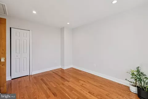Bedroom - 10616 Pennydog Ln, Silver Spring, MD 20902 photo 7 of 11