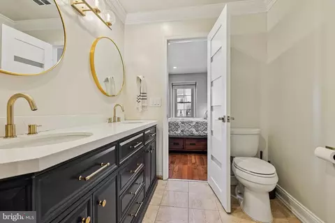 Bath - 10616 Pennydog Ln, Silver Spring, MD 20902 photo 2 of 5