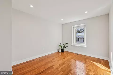 Bedroom - 10616 Pennydog Ln, Silver Spring, MD 20902 photo 5 of 11