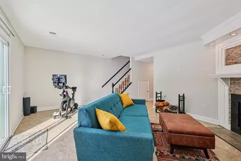 Living - 10616 Pennydog Ln, Silver Spring, MD 20902 photo 4 of 4