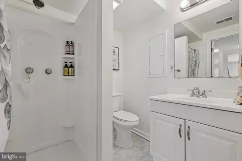 Bath - 10616 Pennydog Ln, Silver Spring, MD 20902 photo 5 of 5