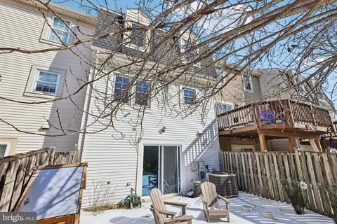 Exterior - 10616 Pennydog Ln, Silver Spring, MD 20902 photo 6 of 13