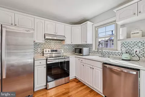 Kitchen - 10616 Pennydog Ln, Silver Spring, MD 20902 photo 2 of 3