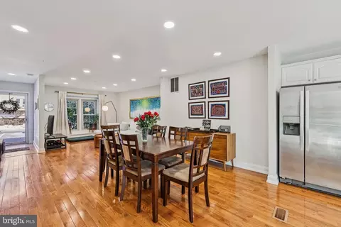 Dining - 10616 Pennydog Ln, Silver Spring, MD 20902 photo 2 of 5