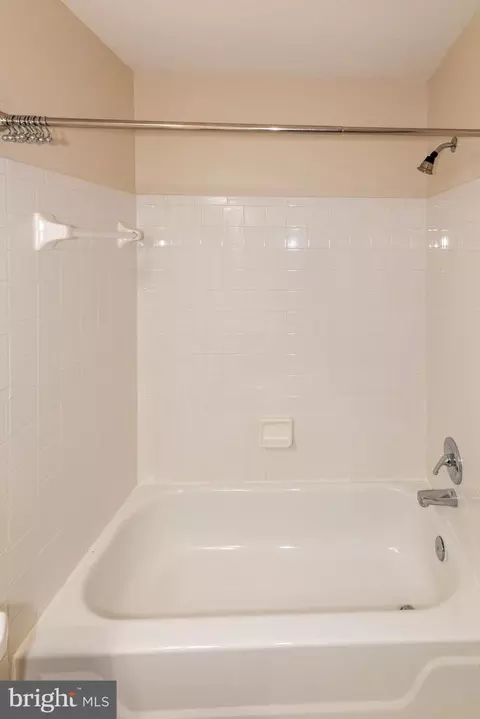 14201 Woolen Oak Ct #9-32, Silver Spring, MD 20906 photo 13