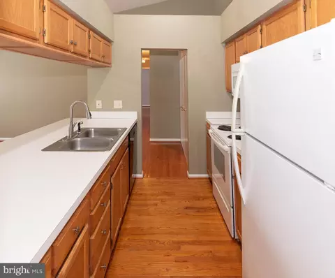 14201 Woolen Oak Ct #9-32, Silver Spring, MD 20906 photo 5