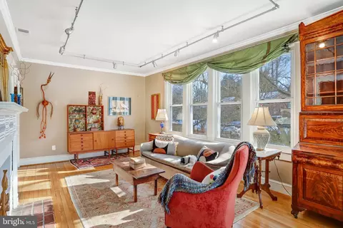 Living - 512 Pershing Dr, Silver Spring, MD 20910 photo 1 of 2