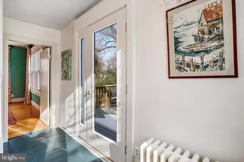 Entry Way - 512 Pershing Dr, Silver Spring, MD 20910 photo 2 of 5