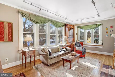 Living - 512 Pershing Dr, Silver Spring, MD 20910 photo 2 of 2