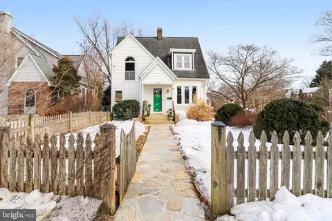 Exterior - 512 Pershing Dr, Silver Spring, MD 20910 photo 2 of 10