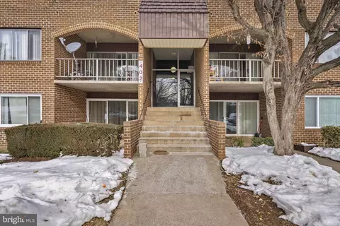 402 Girard St #11, Gaithersburg, MD 20877