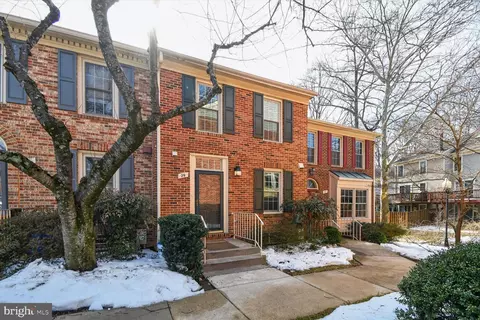 29 Grove Ridge Ct, Rockville, MD 20852