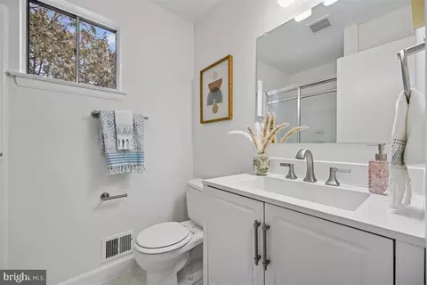 Bath - 11517 Lovejoy St, Silver Spring, MD 20902 photo 2 of 4