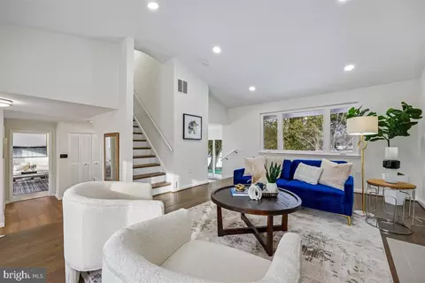 Living - 11517 Lovejoy St, Silver Spring, MD 20902 photo 3 of 7