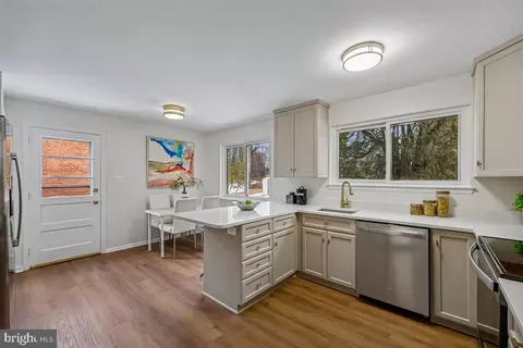Kitchen - 11517 Lovejoy St, Silver Spring, MD 20902 photo 4 of 7