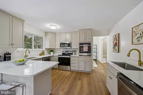 Kitchen - 11517 Lovejoy St, Silver Spring, MD 20902 photo 5 of 7